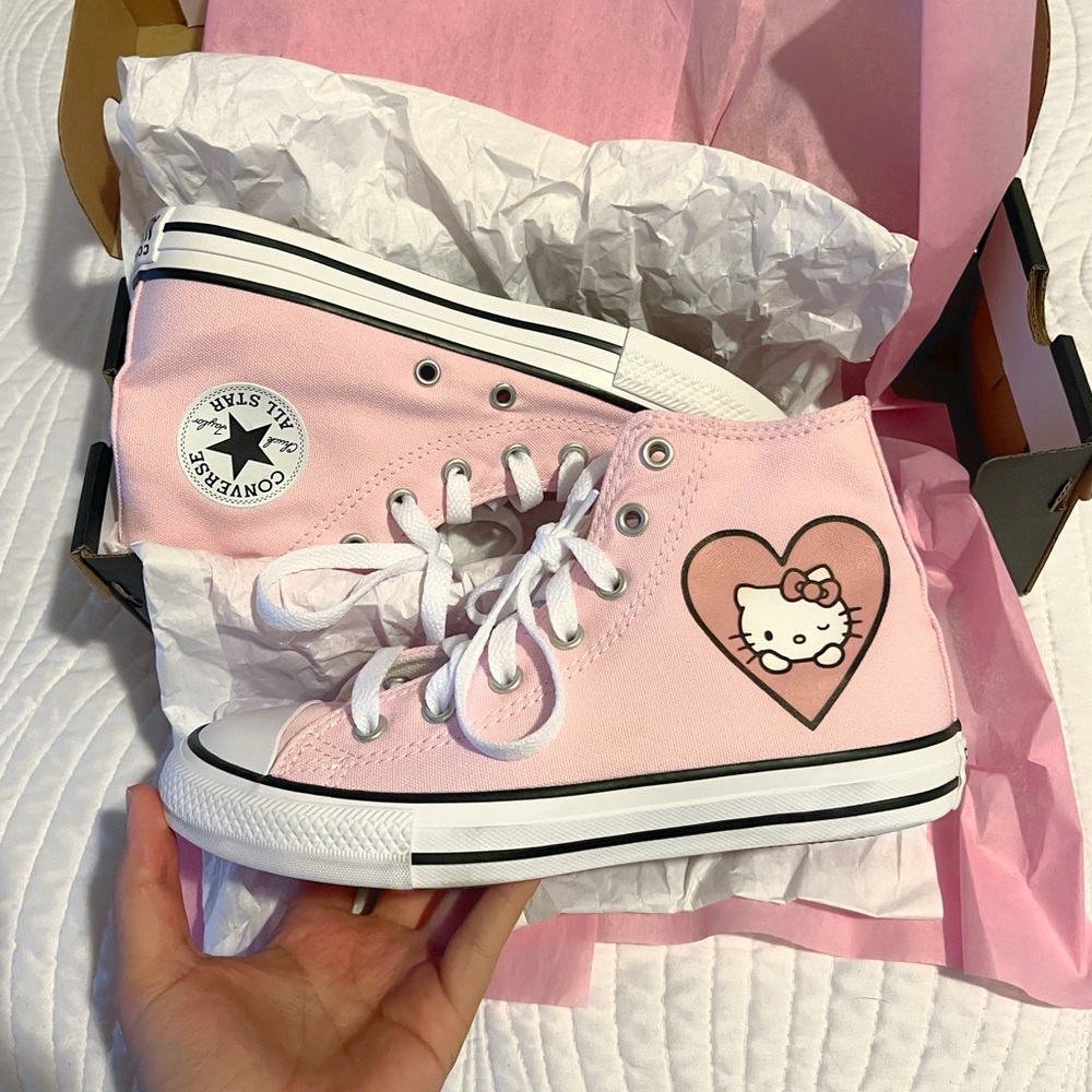 NWT Kids Hello Kitty Sanrio Pink Converse
